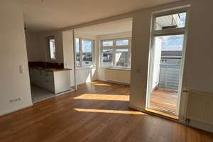 HELLE DACHGESCHOSSWOHNUNG MIT TERRASSE & NEUER KÜCHE IN KIEL-MITTE