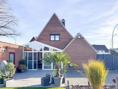Ihre "Eigenen vier Wände" mit schönem Garten und einer Garage (top modernisiert) wartet auf Sie P
