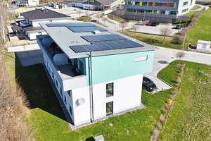 Attraktives Wohn-/ und Bürogebäude mit 
3 Wohneinheiten, 2 Büroeinheiten und 
15 Stellplätzen in 9 – Die vollständige Adresse der Immobilie erhältst du vom Anbieter., 94481 Grafenau – Vorschaubild 9