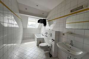 Gepfelgte 3-Zimmer-Wohnung mit Einbauküche in unmittelbarer Mosellage – Karl-Marx-Str. 81, 54290 Mitte/Gartenfeld, Trier – Vorschaubild 9