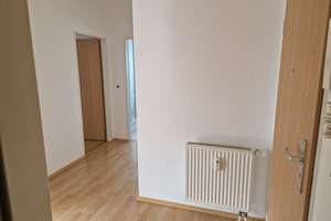Schöne, frisch renovierte 3-Raum-DG-Wohnung mit Balkon und Garagenstellplatz in Mönchengladbach – Neersbroicher Straße 173, 41066 Flughafen, Mönchengladbach – Vorschaubild 2