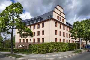 Traumhafte 2-Zimmer-Wohnung im Lindenhof - Fußbodenheizung, Balkon und Parkettboden!