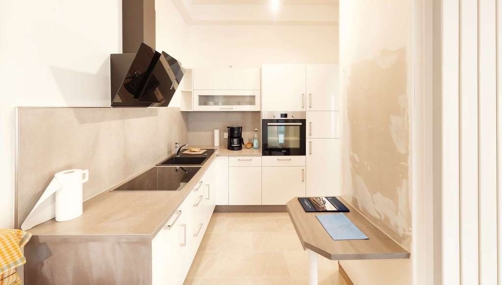 Immobilie in Braunfels - Idyllischer Charme trifft teilsaniertes Bungalow / Reihenmittelhaus - inkl. neuer Einbauküche - Bild 2