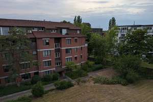 Helle 2 Zimmer Wohnung in der Südstadt nah am Maschsee - Tiefgarage, Aufzug, Balkon, Einbauküche – Alte Döhrener Str. 80a, 30173 Südstadt, Hannover – Vorschaubild 2