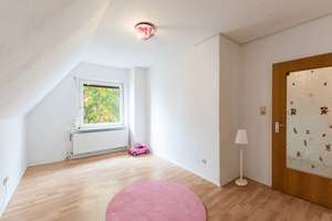 Einfamilienhaus mit 109 m² Wohnfläche, großem Grundstück und modernisierten Fenstern – Die vollständige Adresse der Immobilie erhältst du vom Anbieter., 25379 Herzhorn – Vorschaubild 16