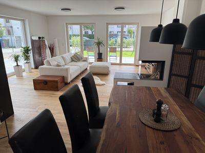 Hochwertige DHH in München-Trudering | Panorama-Kaminofen| Smart Home| Sichtdachstuhl 5m Raumhöhe