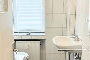 Helle 1,5-Zimmer-Wohnung mit Einbauküche im ruhigen Mehrfamilienhaus! – 42853 Scheid, Remscheid – Vorschaubild 4