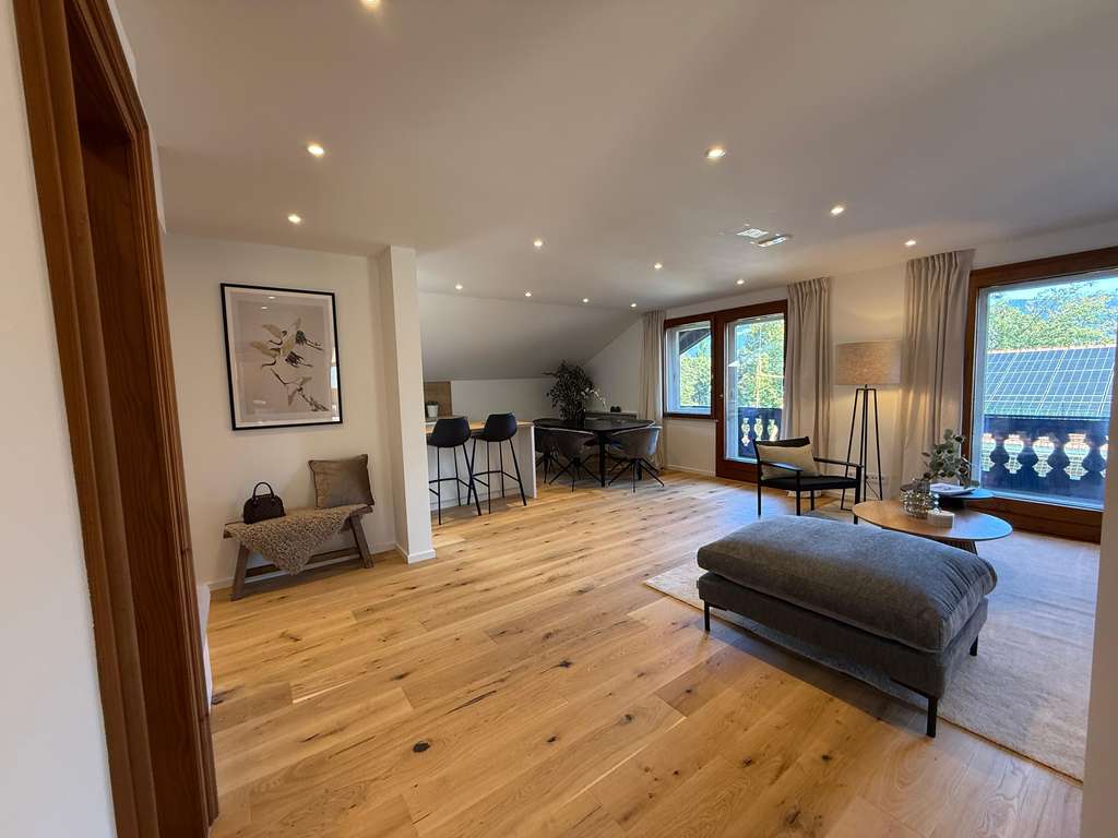 Immobilie in Bad Wiessee - charmant & optimal geschnitten: frisch sanierte Dachgeschosswohnung am Tegernsee - Bild 2