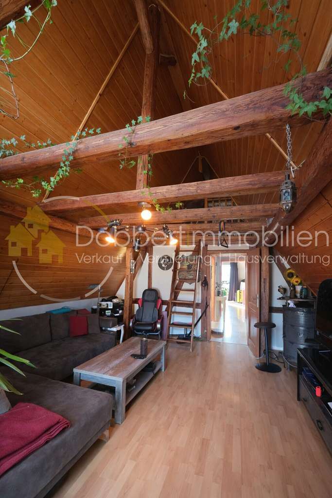 Immobilie in Michelbach an der Bilz - Außergewöhnliche Dachgeschosswohnung mit 3 Balkonen, Holzofen & Garage - Bild 1