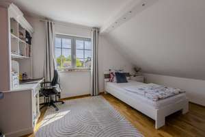 Hochwertig ausgestattete und top gepflegte Doppelhaushälfte mit Garage und eingewachsenen Garten – Die vollständige Adresse der Immobilie erhältst du vom Anbieter., 80995 Feldmoching, München – Vorschaubild 10