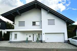 ***Mehr Ausstattung geht kaum! Traumhafte Fam.-residenz / Unternehmervilla - ELW, Blick ins Grüne*** – Lahn-Dill-Kreis – Vorschaubild 1