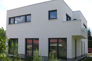 geräumiges modernes Haus in toller Lage – Die vollständige Adresse der Immobilie erhältst du vom Anbieter., 4651 Bad Lausick – Vorschaubild 1
