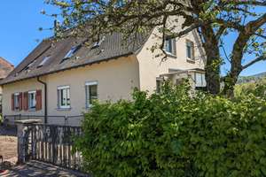 Gepflegtes Reihenhaus mit 4 Zimmern in Laufenburg (Baden) – Die vollständige Adresse der Immobilie erhältst du vom Anbieter., 79725 Laufenburg (Baden) – Vorschaubild 2
