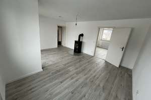 3-ZIMMER-WOHNUNG MIT EBK UND SCHWEDENOFEN!