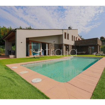 Haus zum Verkauf in Cervià de Ter
