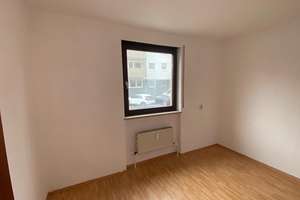 Gepflegte 2-Zimmer-Erdgeschosswohnung mit Balkon & Stellplatz in zentraler Lage von Nürnberg – Schloßstraße 10, 90478 Ludwigsfeld, Nürnberg – Vorschaubild 4