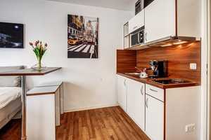 Möbliert, vollmöblierte Wohnung in Milbertshofen – Knorrstraße 29, 80807 München – Vorschaubild 1