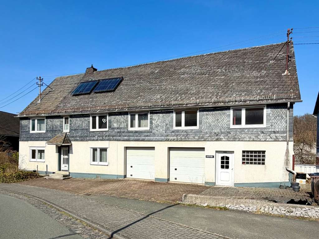 Immobilie in Burbach - Großzügiges Zweifamilienhaus mit Ausbau- & Entwicklungspotenzial in Burbach-Wahlbach - Bild 0