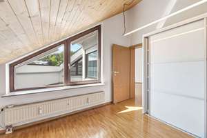 Viel Raum zum Wohlfühlen – 4-Zimmer-Dachgeschosswohnung mit Dachterrasse und Hobbyraum – 70569 Dachswald, Stuttgart – Vorschaubild 7