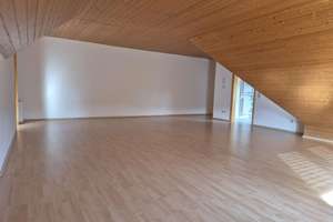 Helle 2,5-Zimmer DG-Wohnung mit EBK, Balkon, Stellplatz – Brühlstraße 4, 72770 Ohmenhausen, Reutlingen – Vorschaubild 3