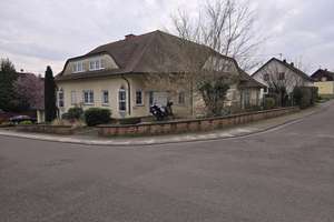 Großzügige Villa mit Garten in zentraler Lage (provisionsfreier Verkauf) – Tulpenstraße 1, 66793 Saarwellingen – Vorschaubild 1