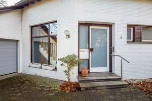 Raum für Leben und Ruhe -
Großes, freistehendes Einfamilienhaus mit Einliegerwohnung in bester Lage – Die vollständige Adresse der Immobilie erhältst du vom Anbieter., 52074 Laurensberg (Statistischer Bezirk), Aachen – Vorschaubild 3