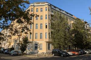 Attraktive, vermietete Altbauwohnung mit Balkon in Top-Lage – Die vollständige Adresse der Immobilie erhältst du vom Anbieter., 10439 Prenzlauer Berg, Berlin – Vorschaubild 2