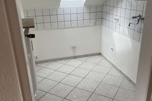 Gepflegte 2 Zimmer Dachgeschoss Wohnung zu vermieten – Sursstr. 20, 45143 Altendorf, Essen – Vorschaubild 4