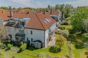 TRUDERING / geräumige 2-Zimmer-Dachgeschosswohnung mit Blick ins Grüne – Die vollständige Adresse der Immobilie erhältst du vom Anbieter., 81825 Waldtrudering, München – Vorschaubild 1