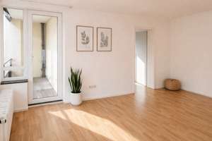 Kapitalanlage mit 7,8 % Bruttorendite - Vermietete 2-Zimmer-Wohnung mit Balkon im 1.OG