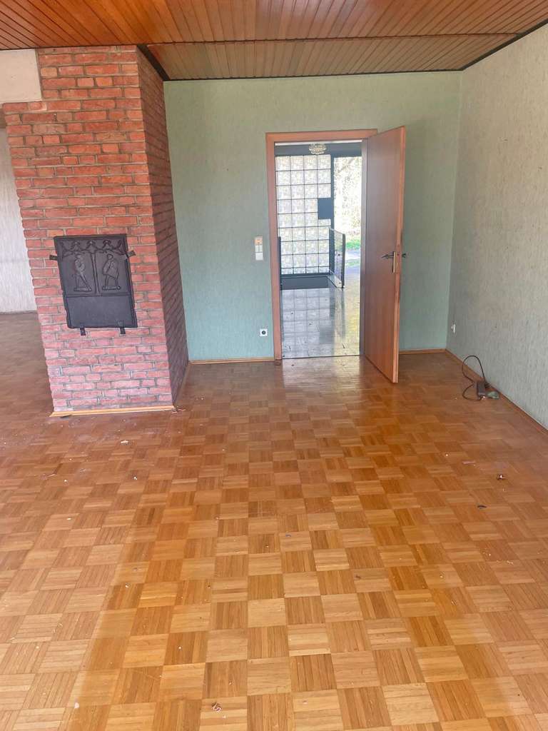 Immobilie in Erkelenz - Freistehender Bungalow mit Einliegerwohnung in ruhiger Lage in 41812 Erkelenz-Lövenich - Bild 2