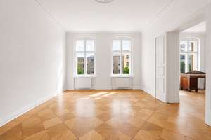 Altbau mit Potenzial: weitläufige 4-Zimmer-Wohnung in begehrter Kreuzberger Kiezlage!