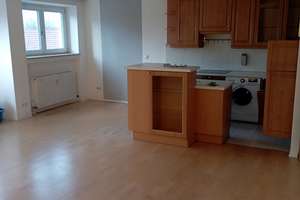 Helle und gepflegte 2,5-Zimmer-Wohnung mit Balkon und schönem Weitblick in Nürnberg-Gibitzenhof. – Linnéstr. 11, 90443 Steinbühl, Nürnberg – Vorschaubild 3