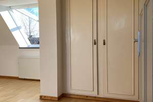 TOP gemütliche 1 ZKDB Wohnung im Dachgeschoß in zentraler, aber ruhiger Lage direkt an der FH – Lerchenfeldstraße 15, 47805 Dießem/Lehmheide, Krefeld – Vorschaubild 2