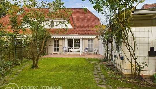 Bild von Oberneuland: Doppelhaushälfte mit Garten, 2 Garagen und einem Carport