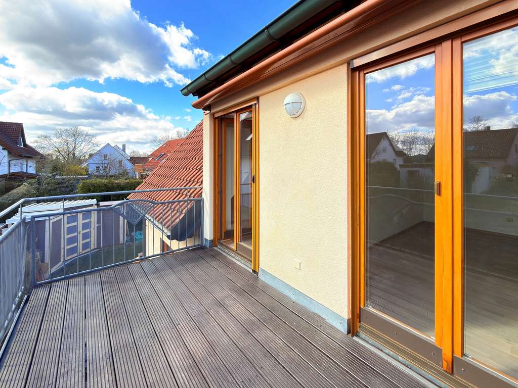 Immobilie in Adelsdorf - Großzügige moderne Studio-Wohnung mit großem Südbalkon, 6 Zimmern & Stellplatz - Bild 4