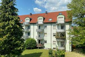 2,5 Zimmer-Wohnung mit Balkon & Blick ins Grüne sowie Außenstellplatz