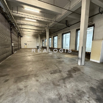 ca. 600 m² große Lagerhalle mit 7 Rampentoren und Meisterbüro