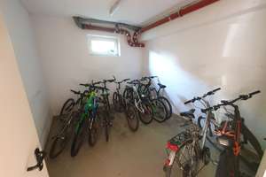 Balkon, Tageslichtbad, Parkett - Helle 3-Zimmer-Maisonette Baujahr 98 mit TG-Stellplatz u. Aufzug! – Bärengasse a.A., 7747 Lobeda-Altstadt, Jena – Vorschaubild 25