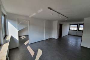 Helle 3,5-Zimmer-Dachgeschosswohnung mit Einbauküche in Essen