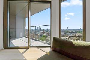 Luxuriöse 3-Zimmer-Wohnung mit Loggia im FOUR – 60315 Innenstadt, Frankfurt am Main – Vorschaubild 2