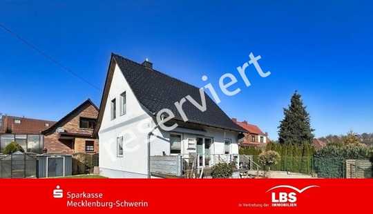 Bild von Wohnen mit Badesee um die Ecke,