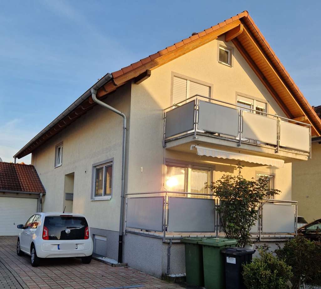 Immobilie in Graben-Neudorf - Gepflegtes Zweifamilienhaus mit Garten, Garage und 4 Stellplätze in Graben-Neudorf - Bild 1