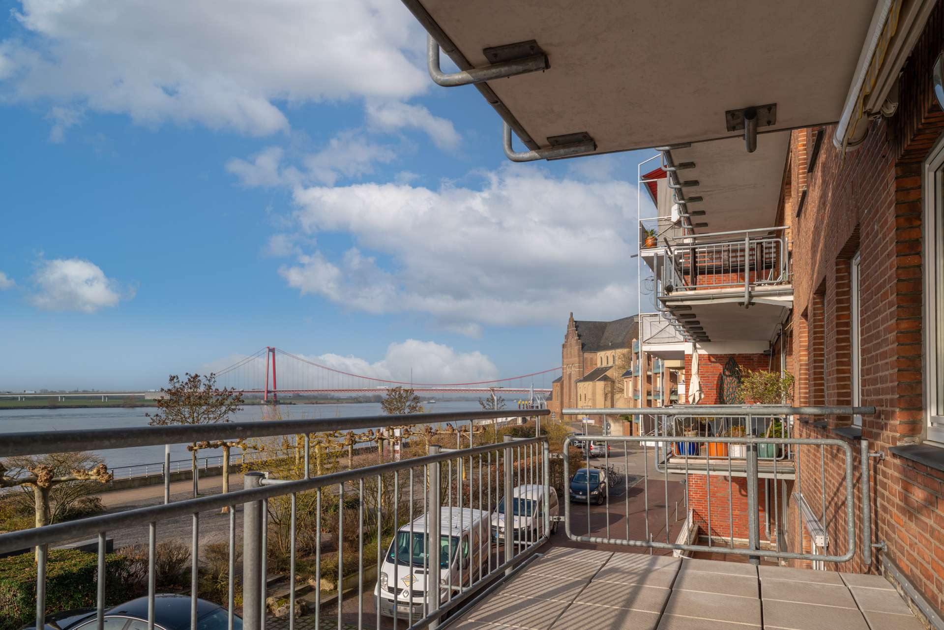 Emmerich: Sanierungsbedürftige 2-Zimmer-Wohnung mit Blick auf den Rhein, Kleve Kreis – Bild 2