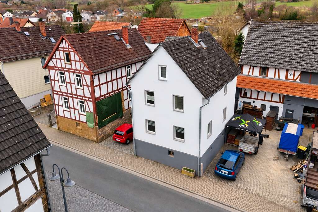 Immobilie in Staufenberg - Solides Einfamilienhaus mit Charme, Substanz und Entwicklungspotenzial - Bild 2