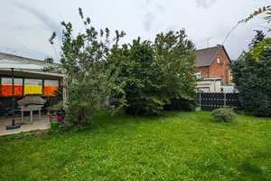Einfamilienhaus mit großem Ausbaupotenzial, Garten, Doppelgarage und vier Außenstellplätzen – Euskirchen (Kreis) – Vorschaubild 1
