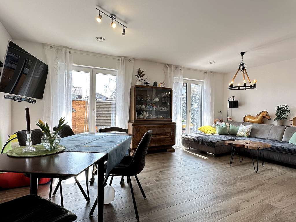 Immobilie in Tuntenhausen - Viel Platz, klare Aufteilung, moderne Ausstattung - Reihenmittelhaus von 2022 - Bild 0