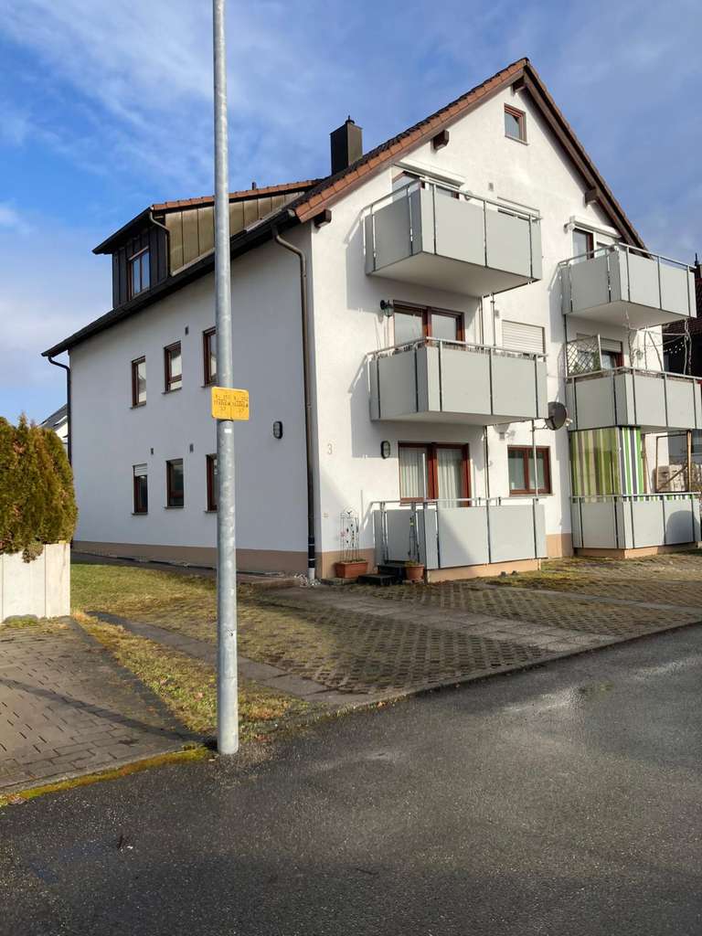 Immobilie in Steinenbronn - Helle, gepflegte 2 Zi.-Oberg.Whg. mit 50,48 qm Wfl.+Südbalkon/PKW-Stellplatz, Steinenbronn BB  - Bild 0