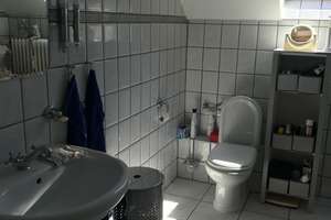Von Privat:  Gepflegte Zweizimmerwohnung plus ausgebautem Spitzdach in Porz-Wahnheide  – Die vollständige Adresse der Immobilie erhältst du vom Anbieter., 51147 Wahnheide, Köln – Vorschaubild 3