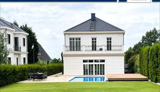 Bild von VON POLL - BAD HOMBURG: Energieeffiziente Villa mit Pool und 3 Garagen in einzigartiger Blicklage